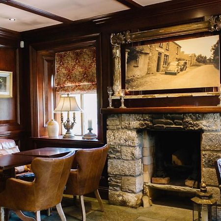 Riverbank, Country Pub And Guesthouse キャリックマクロス エクステリア 写真
