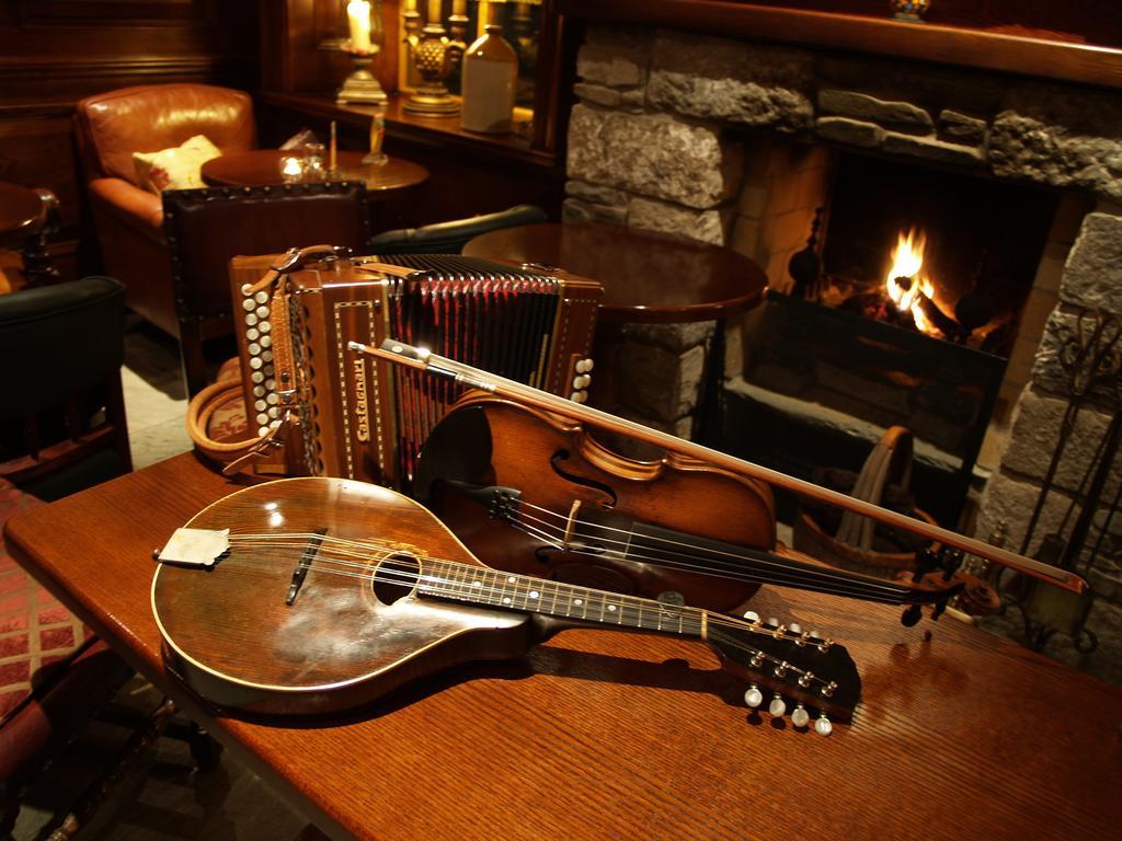 Riverbank, Country Pub And Guesthouse キャリックマクロス エクステリア 写真