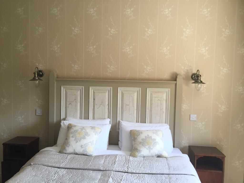 Riverbank, Country Pub And Guesthouse キャリックマクロス エクステリア 写真