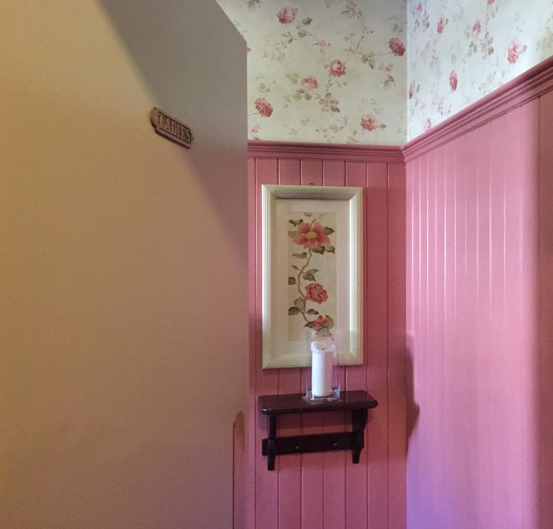 Riverbank, Country Pub And Guesthouse キャリックマクロス エクステリア 写真
