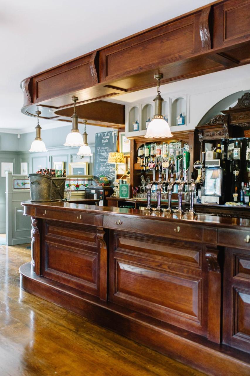 Riverbank, Country Pub And Guesthouse キャリックマクロス エクステリア 写真
