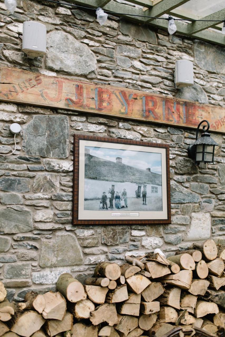Riverbank, Country Pub And Guesthouse キャリックマクロス エクステリア 写真